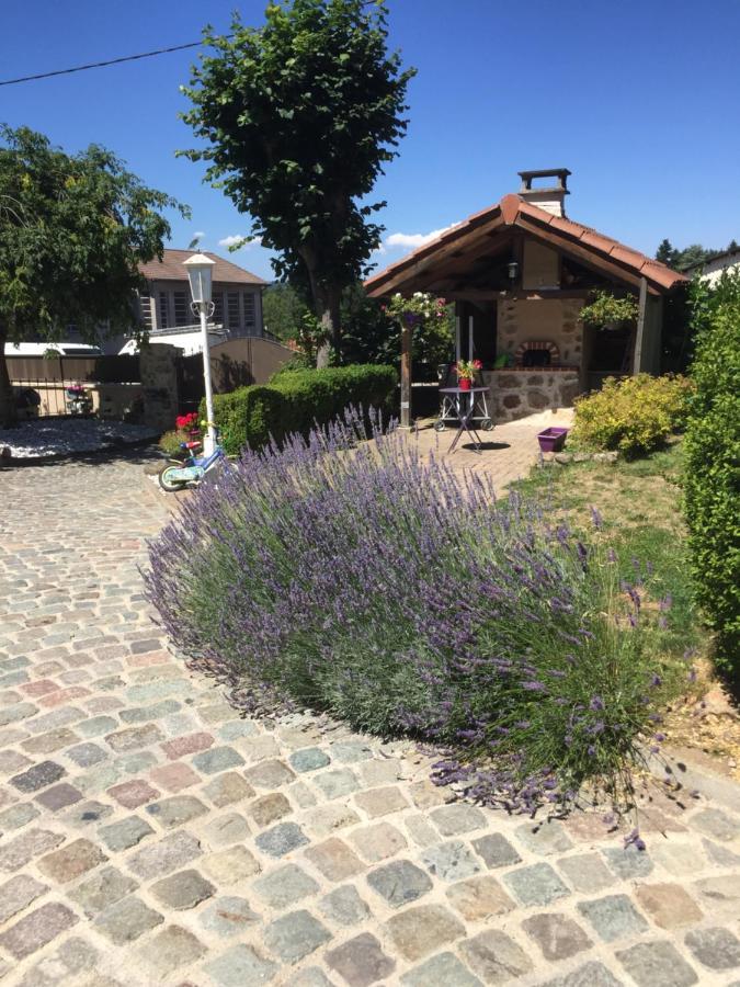 הוילה Usson-en-Forez Belle Maison De Famille מראה חיצוני תמונה